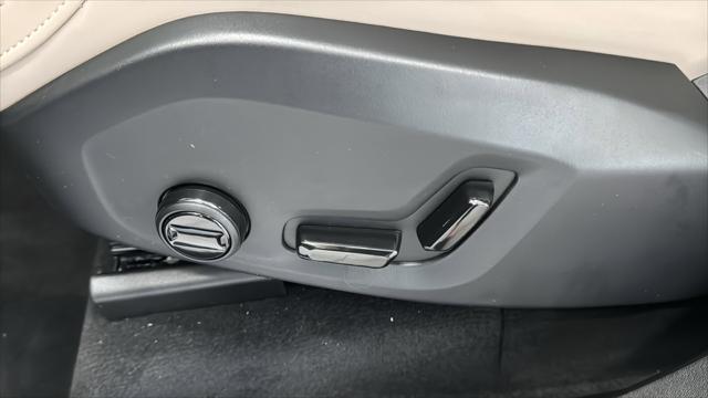 2026 Volvo XC90 Core, B5 AWD Gas (mild hybrid), Gasoline, Bright, 7 Seats