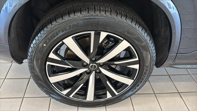 2026 Volvo XC90 Core, B5 AWD Gas (mild hybrid), Gasoline, Bright, 7 Seats