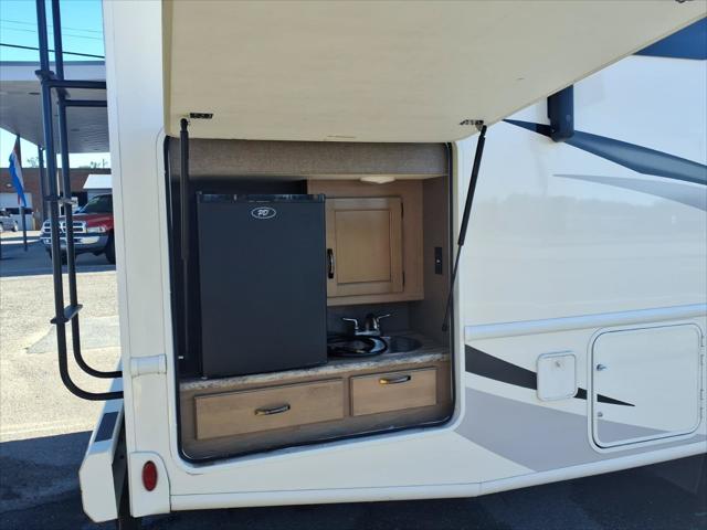 2018 Ford F-53 Base