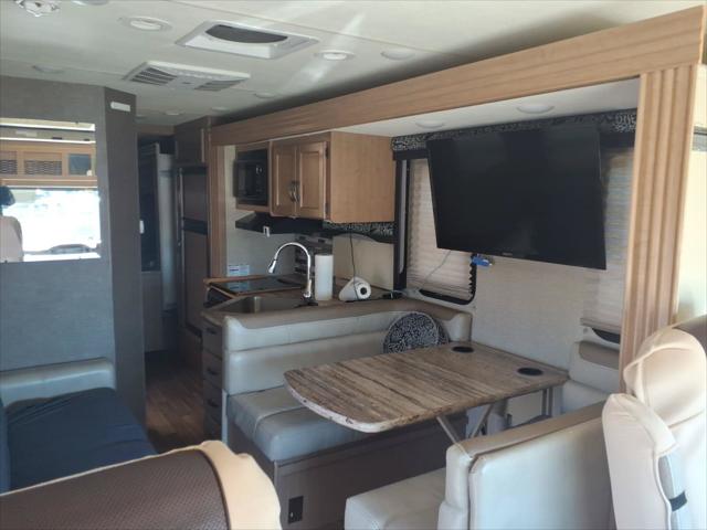 2018 Ford F-53 Base