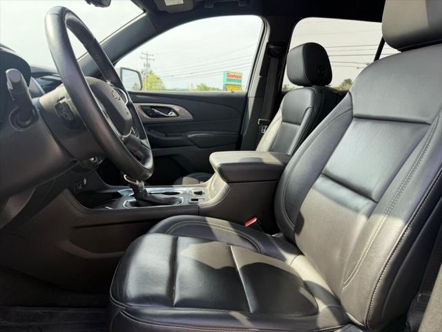 2023 Chevrolet Traverse AWD LT Leather