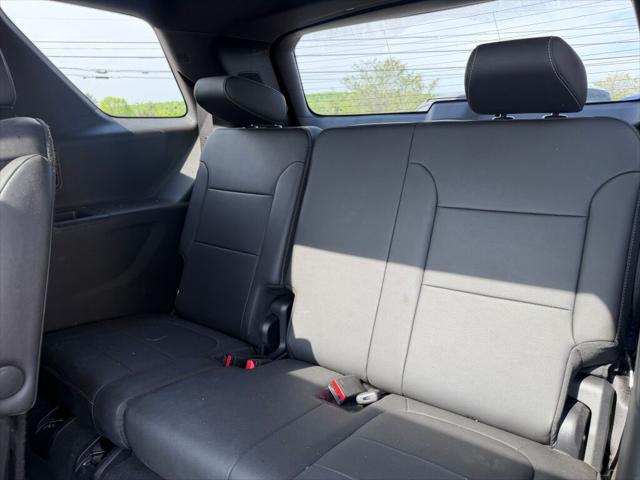 2023 Chevrolet Traverse AWD LT Leather