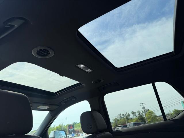 2023 Chevrolet Traverse AWD LT Leather