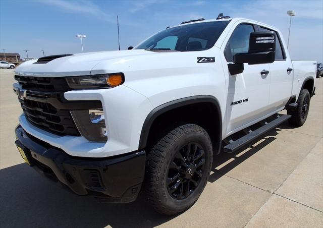 2025 Chevrolet Silverado 2500HD 4WD Crew Cab Standard Bed Custom