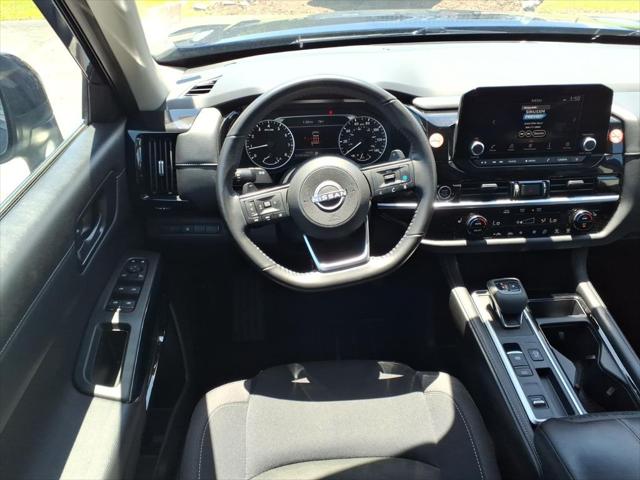 2024 Nissan Pathfinder SV FWD