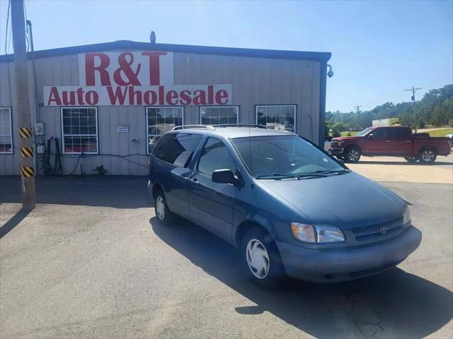 2000 Toyota Sienna LE for sale in Conway, AR