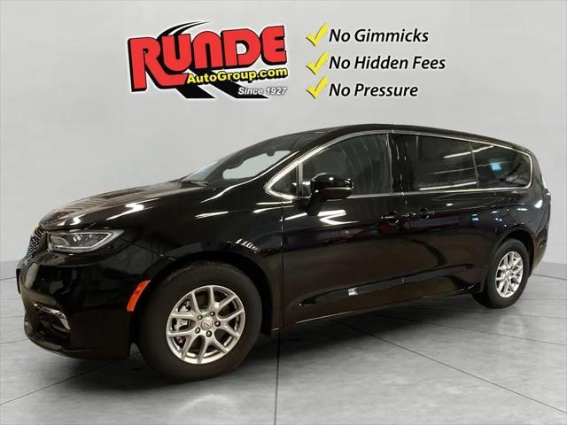 2026 Chrysler Pacifica Select for sale in East Dubuque, IL