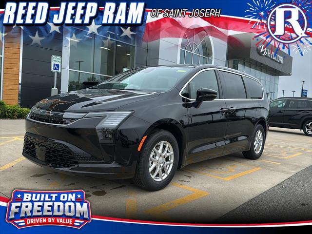 2027 Chrysler Pacifica Select for sale in Saint Joseph, MO