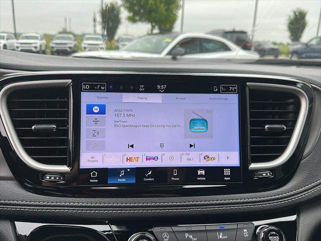 2027 Chrysler Pacifica Select