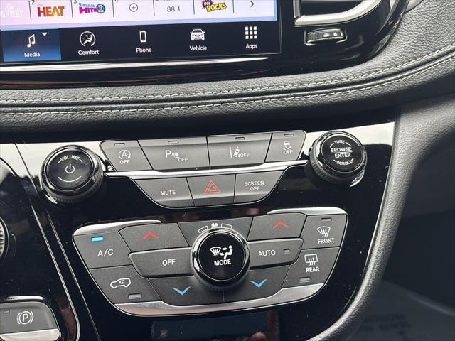 2027 Chrysler Pacifica Select