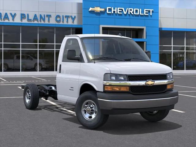 2025 Chevrolet Express Cutaway Work Van