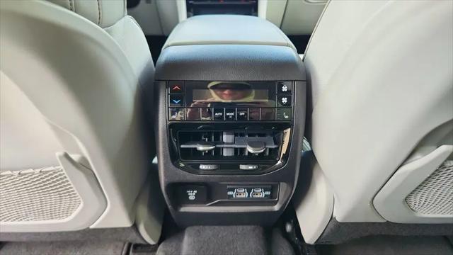 2023 Jeep Grand Cherokee L Overland 4x4