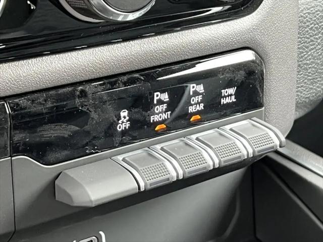 2026 Ram 1500 Express Crew Cab 4x4 57 Box