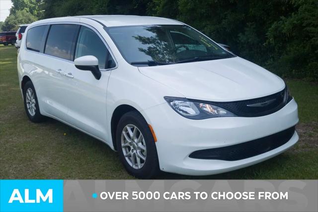2022 Chrysler Voyager LX