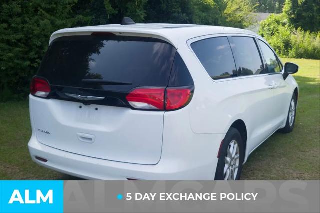 2022 Chrysler Voyager LX
