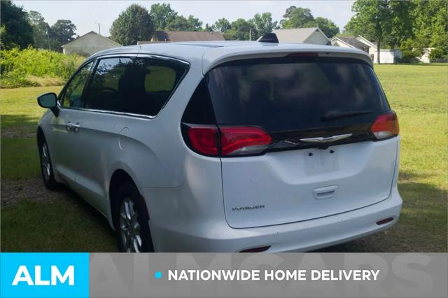 2022 Chrysler Voyager LX