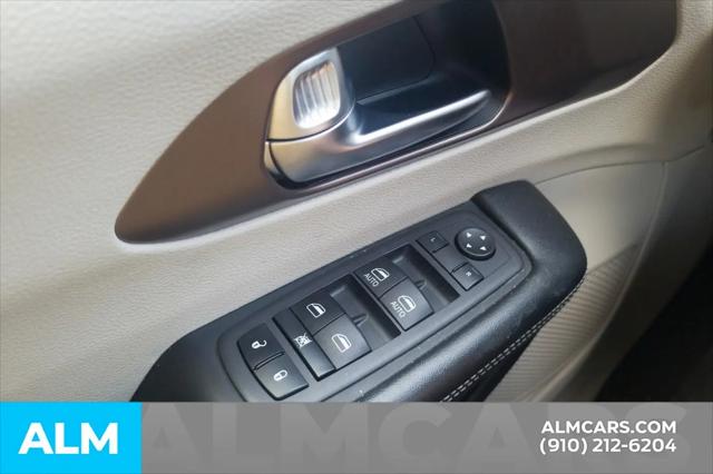 2022 Chrysler Voyager LX