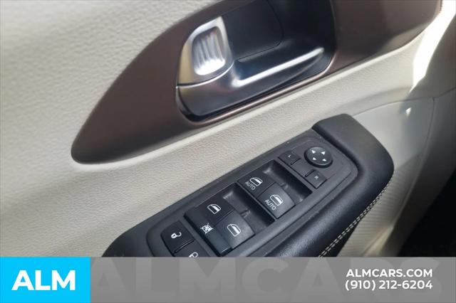 2022 Chrysler Voyager LX