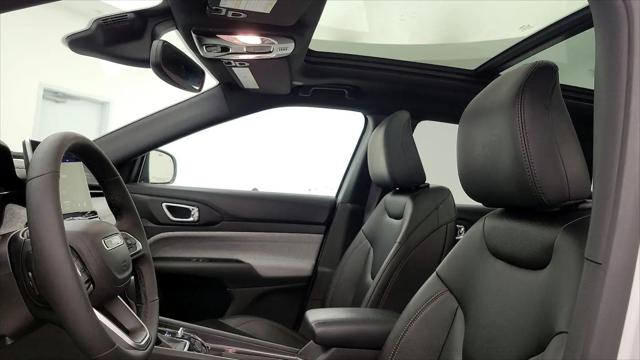 2024 Jeep Compass Latitude Lux FWD