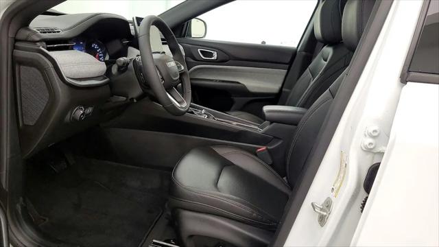 2024 Jeep Compass Latitude Lux FWD
