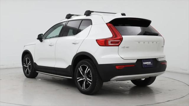 2024 Volvo XC40 B5 Core Dark Theme