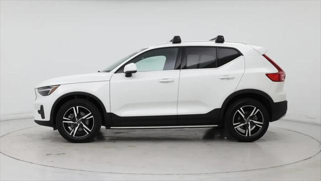 2024 Volvo XC40 B5 Core Dark Theme
