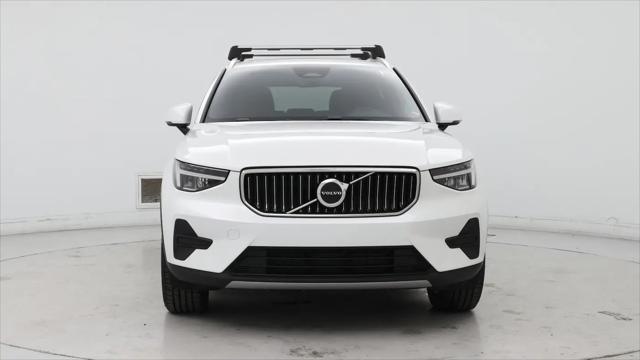 2024 Volvo XC40 B5 Core Dark Theme