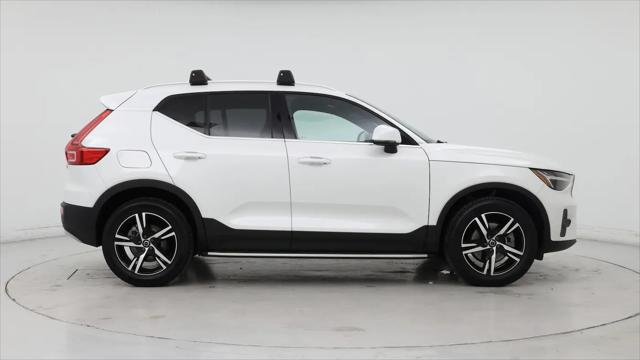 2024 Volvo XC40 B5 Core Dark Theme