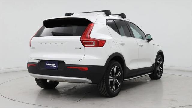 2024 Volvo XC40 B5 Core Dark Theme