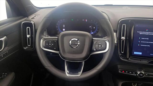 2024 Volvo XC40 B5 Core Dark Theme