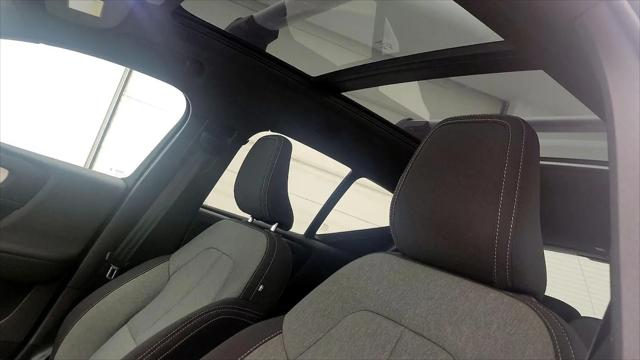 2024 Volvo XC40 B5 Core Dark Theme
