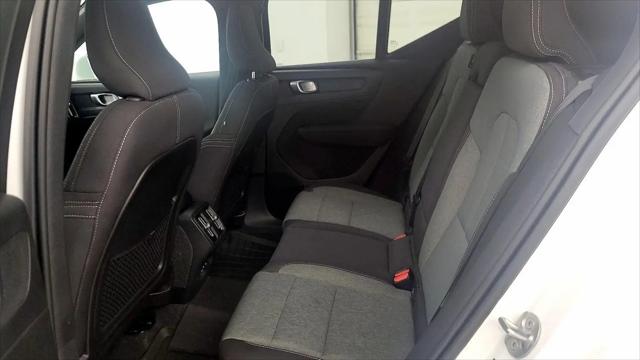 2024 Volvo XC40 B5 Core Dark Theme