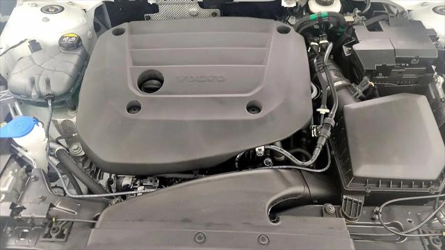 2024 Volvo XC40 B5 Core Dark Theme