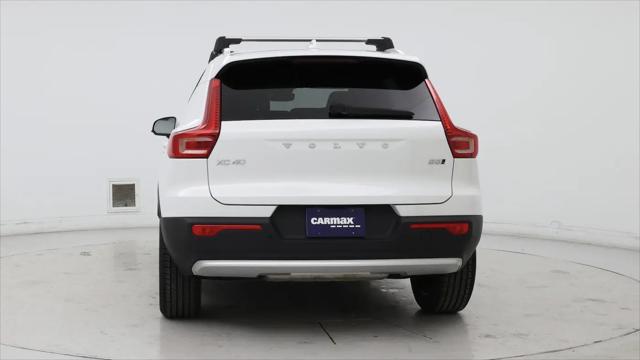 2024 Volvo XC40 B5 Core Dark Theme