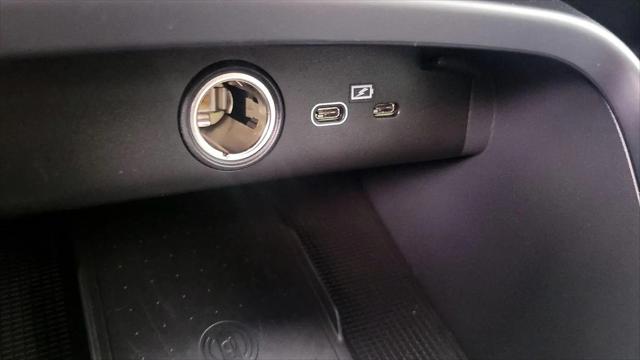 2024 Volvo XC40 B5 Core Dark Theme