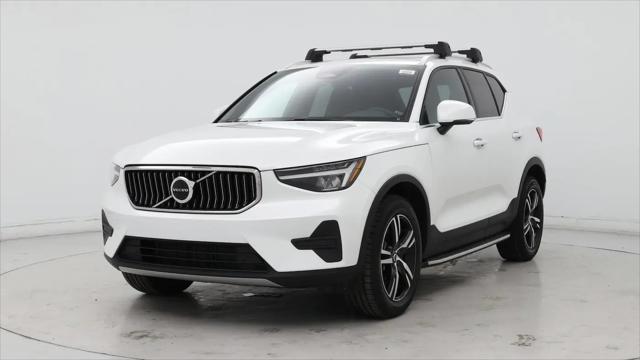 2024 Volvo XC40 B5 Core Dark Theme