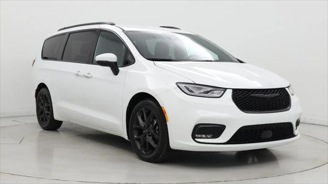 2023 Chrysler Pacifica Touring L for sale in Kentwood, MI