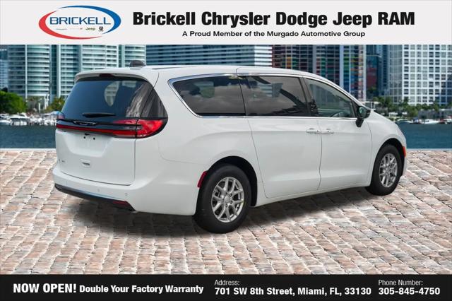 2027 Chrysler Pacifica Select