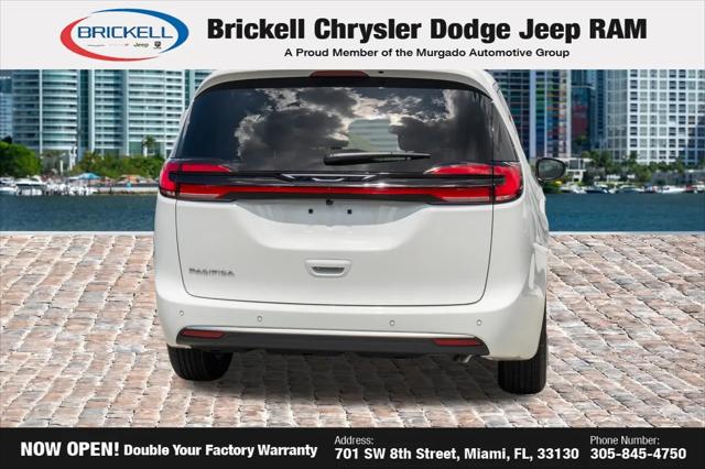 2027 Chrysler Pacifica Select
