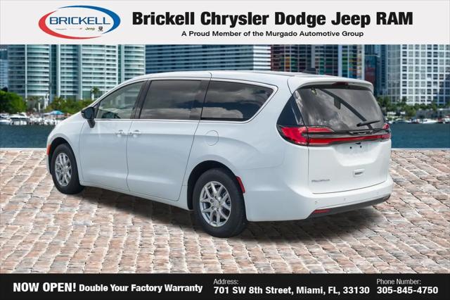 2027 Chrysler Pacifica Select