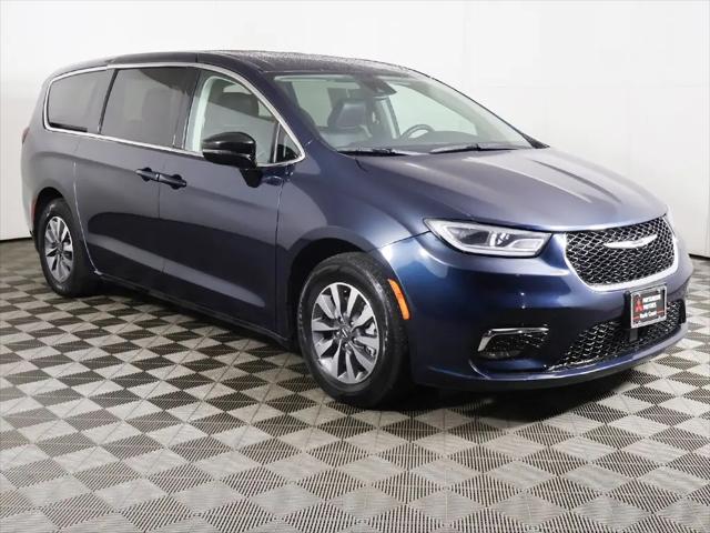 2024 Chrysler Pacifica Hybrid Select