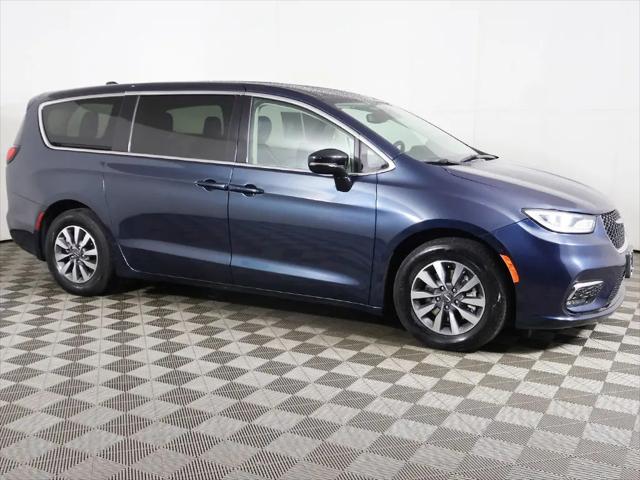 2024 Chrysler Pacifica Hybrid Select