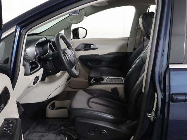2024 Chrysler Pacifica Hybrid Select