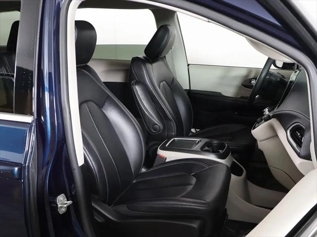 2024 Chrysler Pacifica Hybrid Select