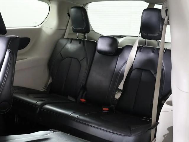 2024 Chrysler Pacifica Hybrid Select