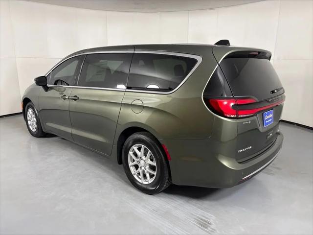 2027 Chrysler Pacifica Select