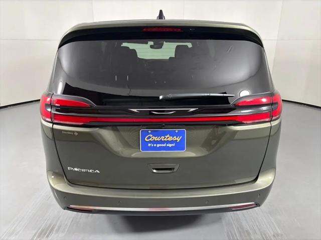 2027 Chrysler Pacifica Select