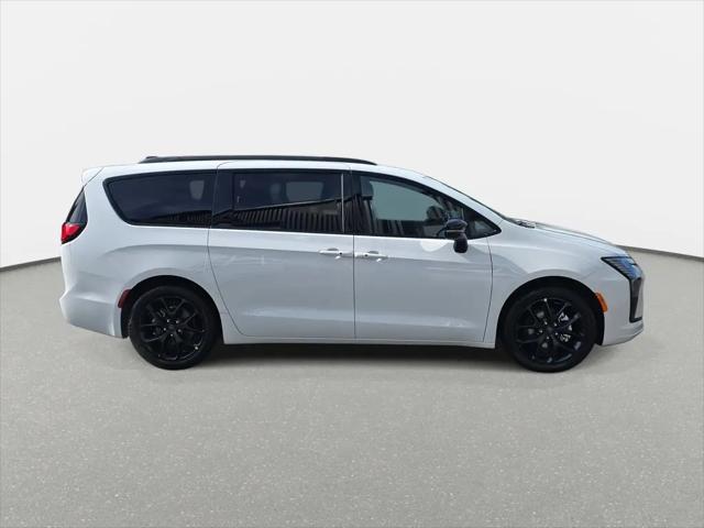 2027 Chrysler Pacifica Limited