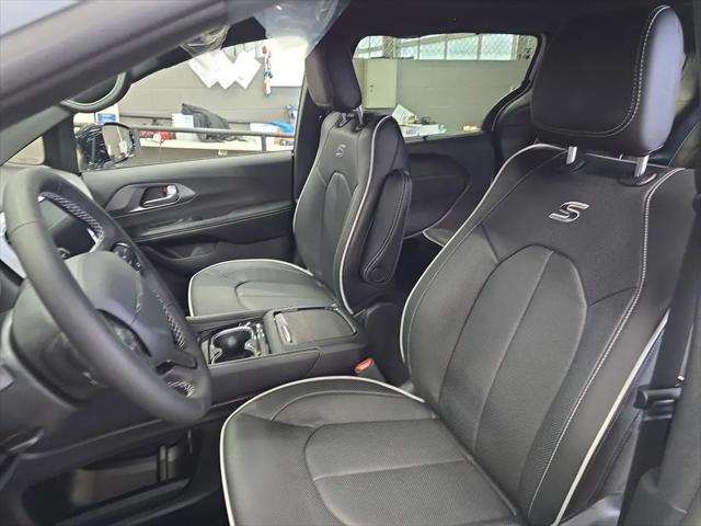 2027 Chrysler Pacifica Limited