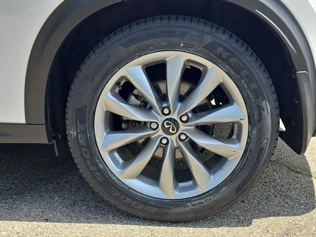 2022 INFINITI QX50 LUXE AWD